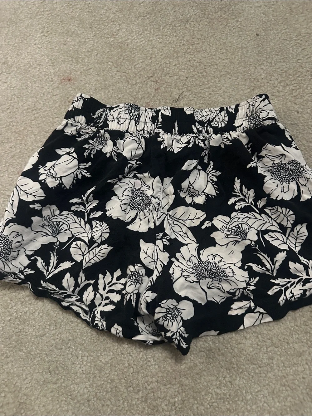 Old Navy Black & White Floral High-Waist Women’s Shorts
